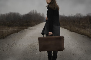 girlsuitcasegoodbyephotographysadalone-6fabf204c512de0ee81fc8a93526f739_h