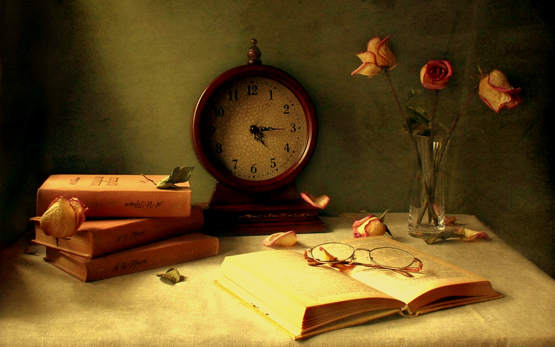 clock-on-the-table-wallpaper-background